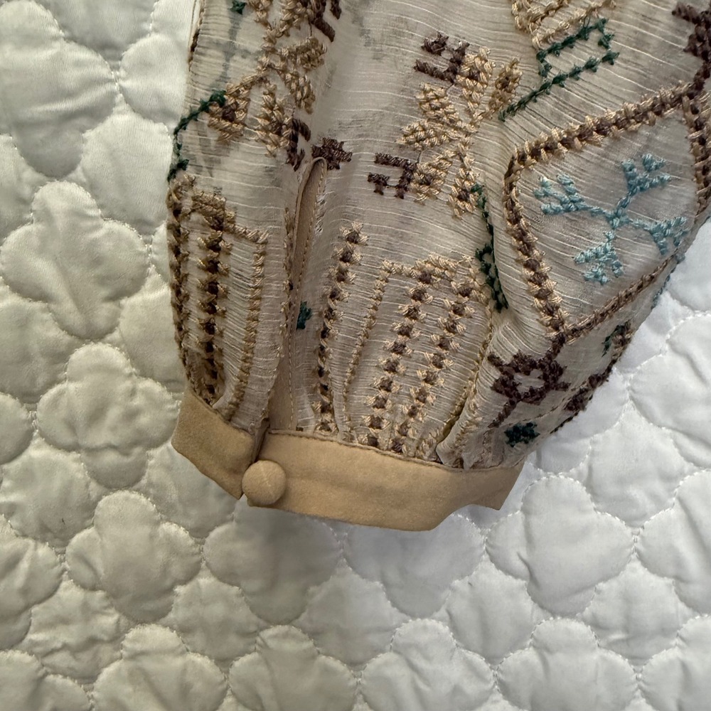 Soft Surroundings Women's Beige Blue Embroidered Long Sleeve Blouse Top - Picture 9 of 10